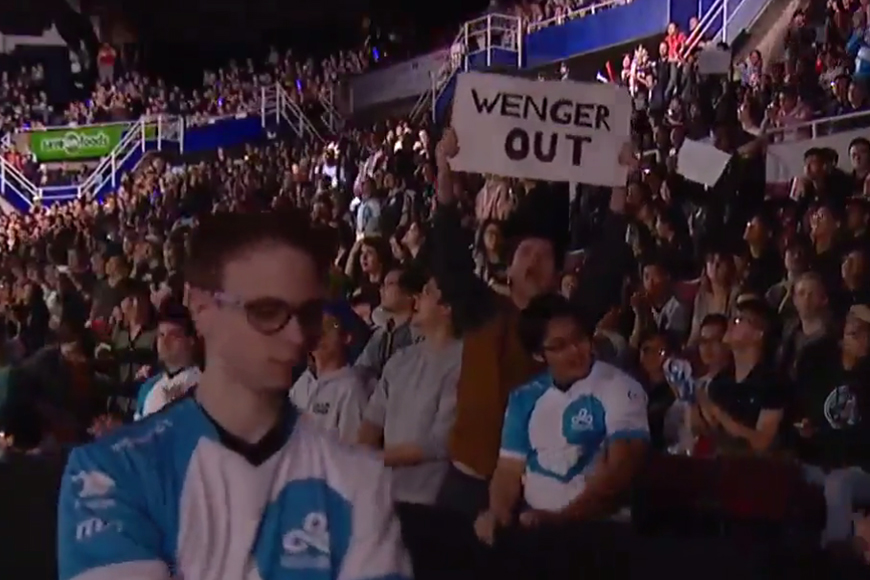 'Wenger Out' sign spotted at US esports League of Legends final
