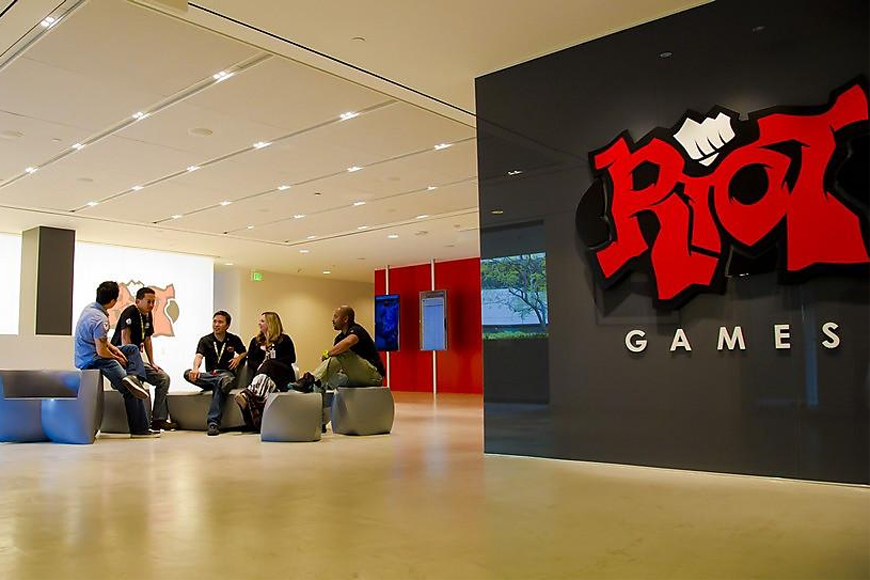 Riot is hiring for a £50k UK community manager