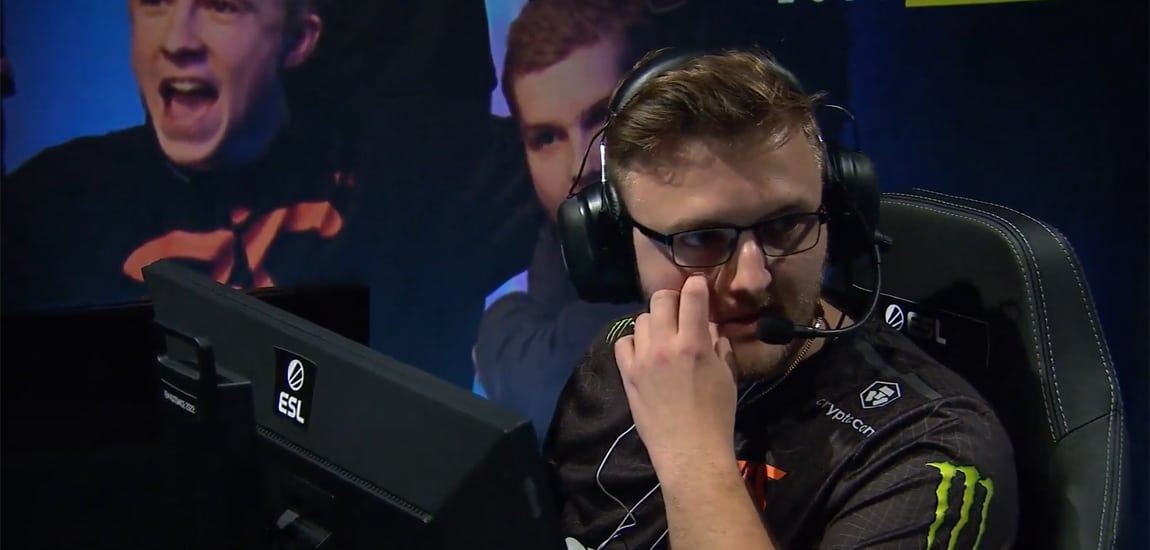 Why was smooya benched by Fnatic?