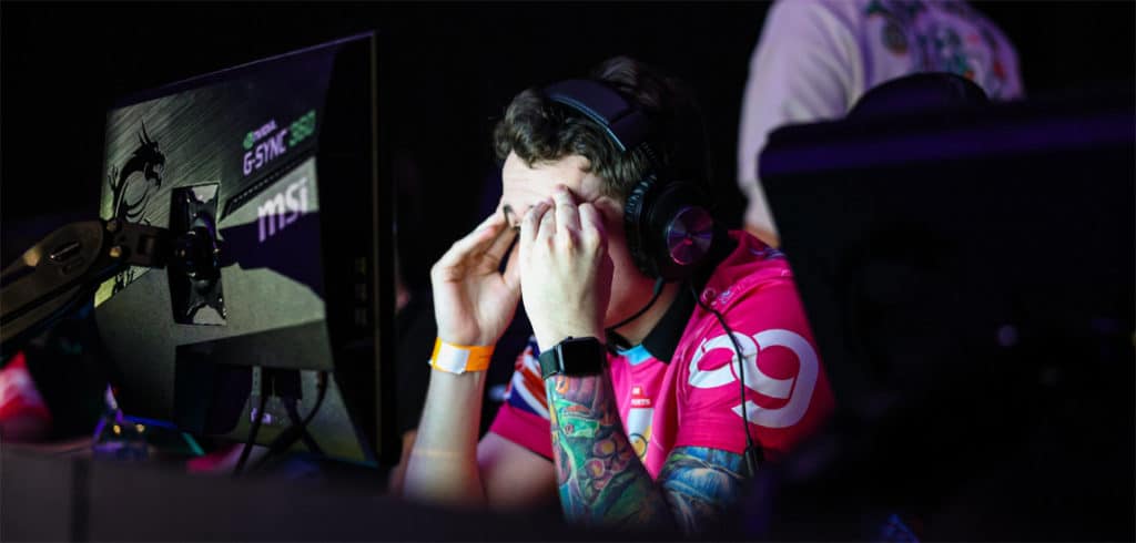 CS players unable to handle press or stress - photo by Sophie Skittle