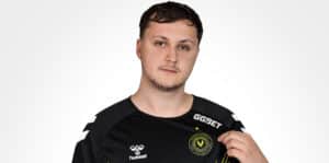 Mezii wearing a Team Vitality jersey