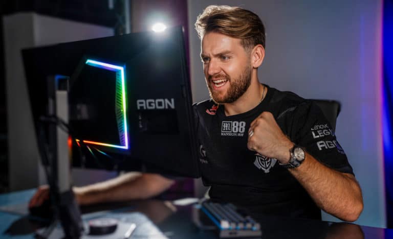 G2 NiKo tries the AOC AGON PRO 540 Hz AG246FK esports gaming monitor