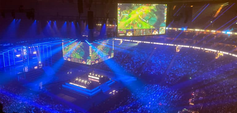 Worlds 2024 final at packed London O2 Arena - crowd photo