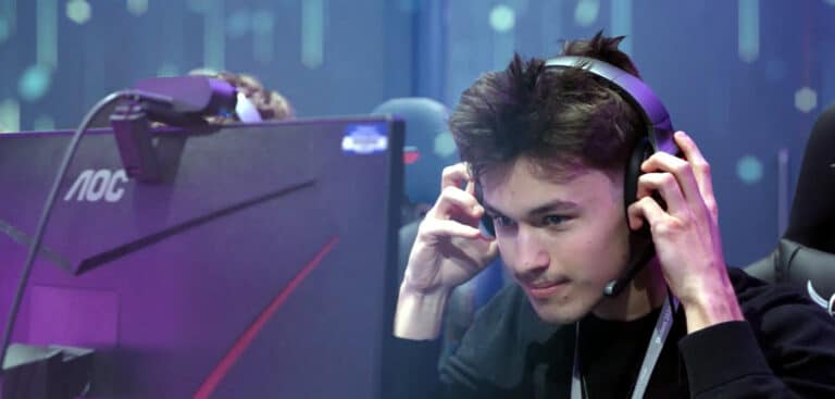 AGON by AOC partners with Centerprise/YoYoTech to deliver cutting-edge monitors to Wiltshire College esports facility