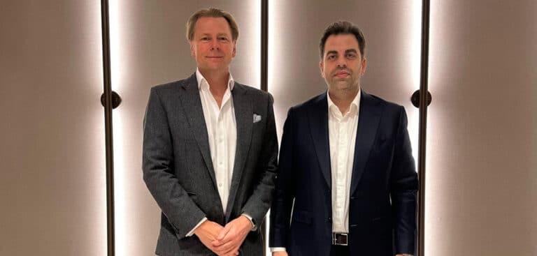 Chester King and Alper Afşin Özdemir of British Esports and the Turkish Esports Federation respectively