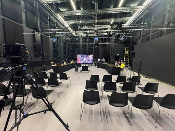 Chi Uni broadcast room