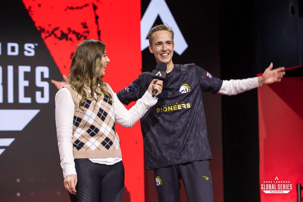ALGS pro player Gnaske being interviewed by a member of the broadcast at a LAN event. His arms are reached out, gesturing to the crowd.