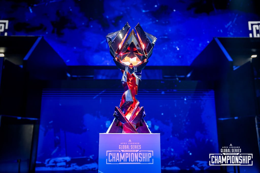 The Apex Legends Global Series Championship trophy - Teams in the Apex Roster Tracker are exchanging points to maximise their chances of competing for this title.