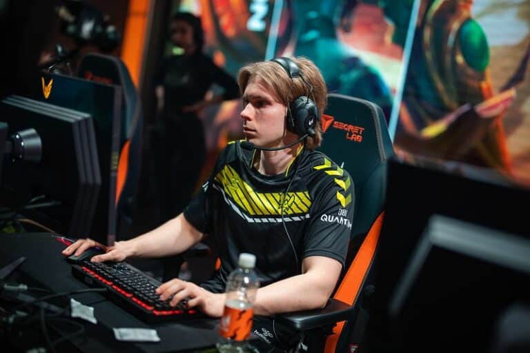 Neon pictured playing for Team Vitality