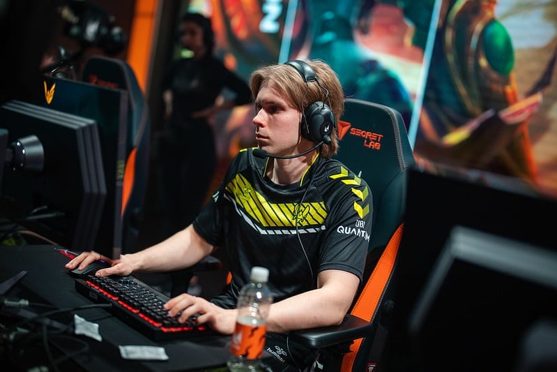 Neon pictured playing for Team Vitality