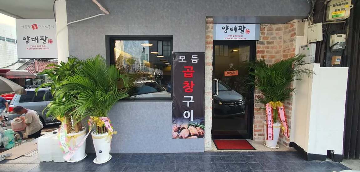 Local restaurant in Indonesia could compete with elite LoL teams