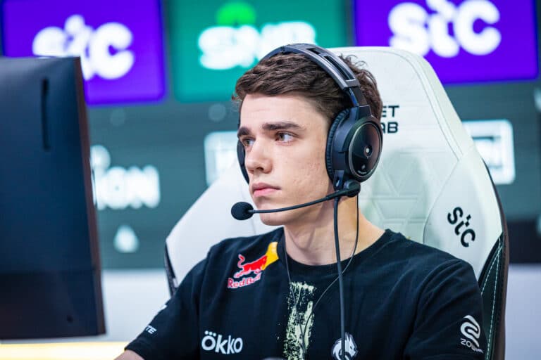 Team Spirit sign tN1R after zont1x benched for personal reasons
