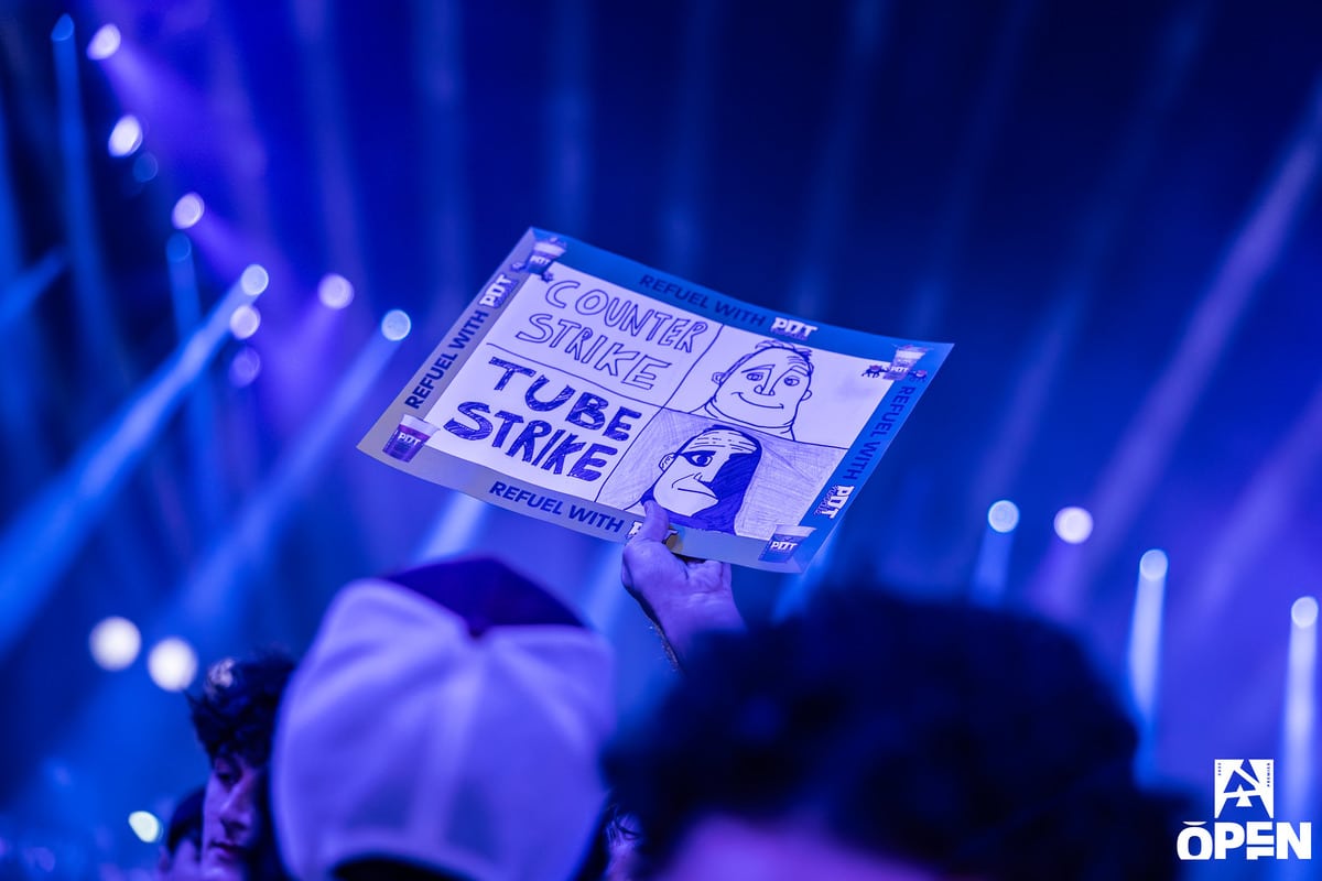 Image of poster mocking the tube strikes which hit recent London esports event, BLAST Open Fall
