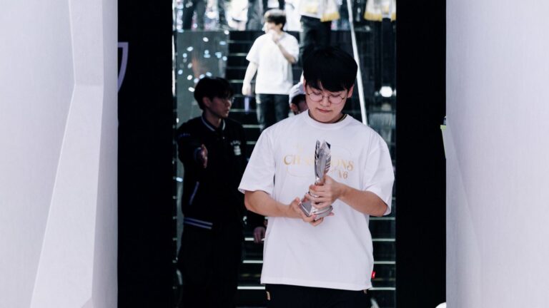 Gumayusi T1 Worlds MVP 2025