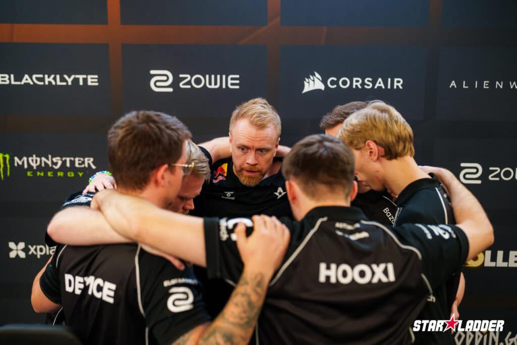 dev1ce playing on Astralis, rumoured to be moving to 100T in new CS2 roster updates