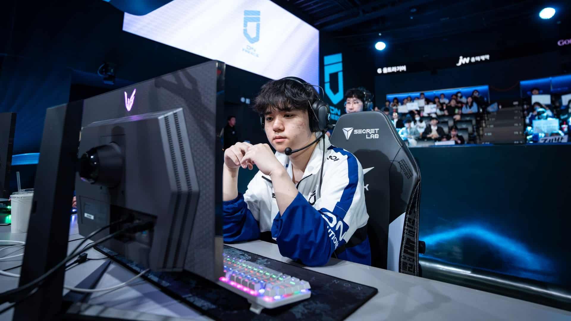 CFO sign Pungyeon, potentially completing roster