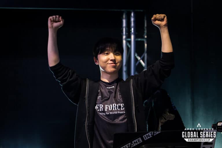 ALGS Year 5 Championship ENTER FORCE.36 player poses for photo