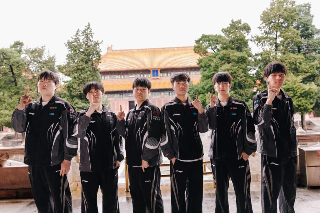 Bin and the BLG League of Legends team at 2025 Worlds